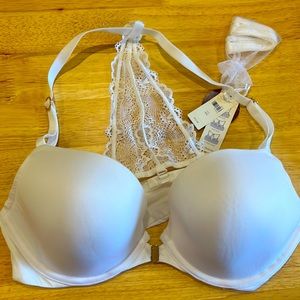 40C white Cacique bra with convertible back